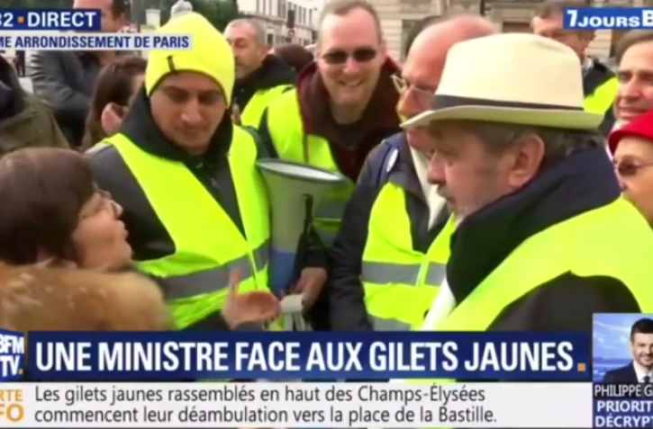 Semedi 26 janvier 2019 - Annick Girardin dans la rue pour discuter avec des Gilets Jaunes