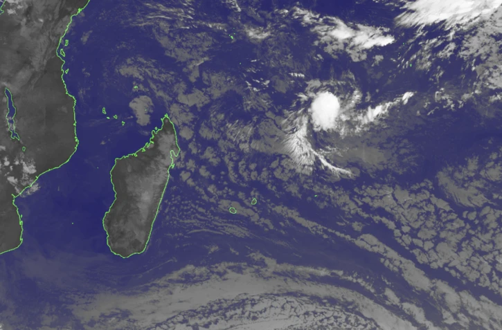 À 1.535km de La Réunion, la dépression tropicale pourrait devenir tempête et baptisée Blossom
