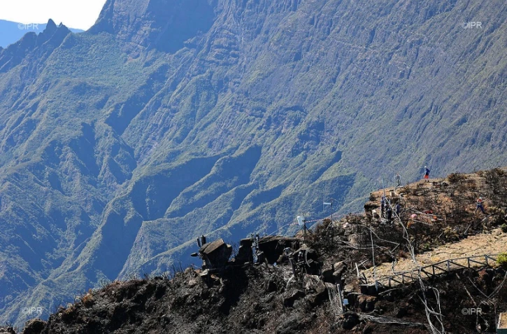 Maïdo : les pompiers toujours à l'oeuvre après sept jours d'incendie 13 novembre 2020