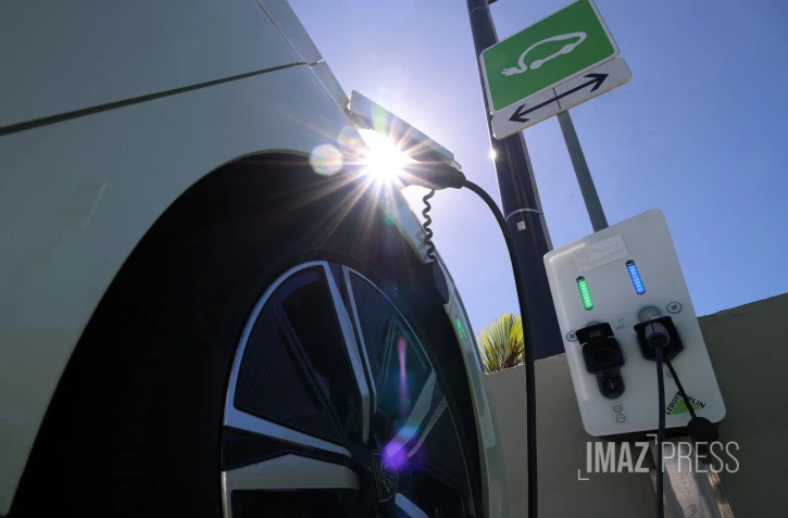 Borne de rechargement pour véhicule électrique 