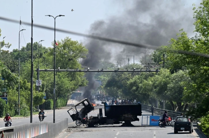 Manifestation après l'arrestation de l'ex-Premier ministre Imram Khan, le 10 mai 2023 à Peshawar, au Pakistan