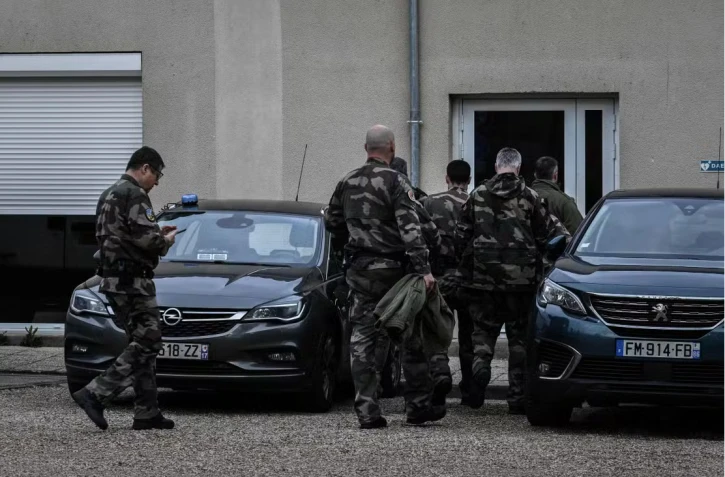 Lors des recherches d’Agathe Hilairet, retrouvée morte dans un sous-bois un mois plus tard, à Vivonne (Vienne), le 13 avril 2025. PHILIPPE LOPEZ / AFP 