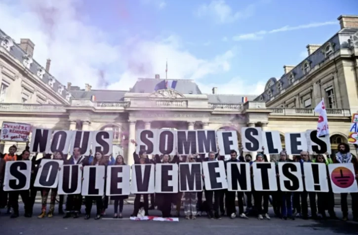Manifestation devant le Conseil d'Etat le 27 octobre 2023 en soutien au collectif les Soulèvements de la Terre ( AFP / Stefano RELLANDINI )