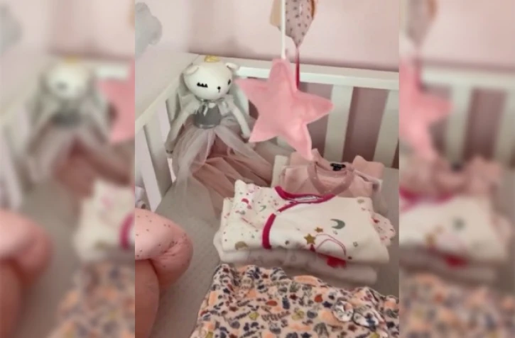 Dimitri Payet est impatient de rencontrer sa fille et le montre en vidéo