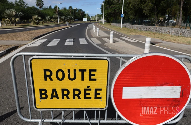 panneau route barrée 