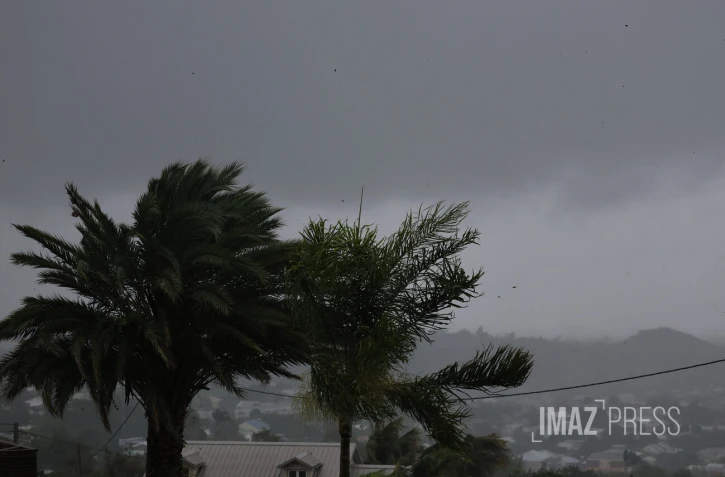 approche du cyclone Garance 