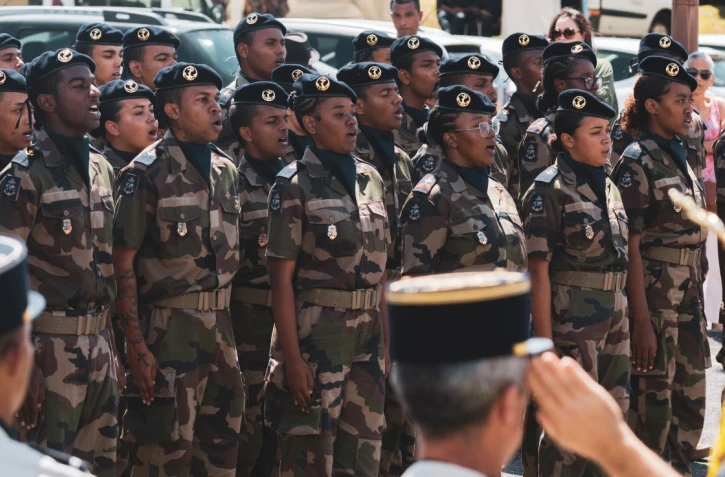 Saint-Benoit : près de cent jeunes volontaires du RSMA participent à la cérémonie de présentation au drapeau à Bras-Fusil