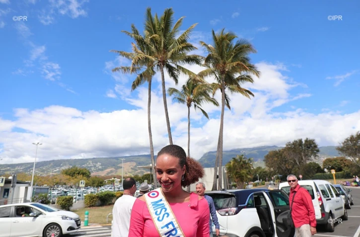 Alicia Aylies arrive à La Réunion