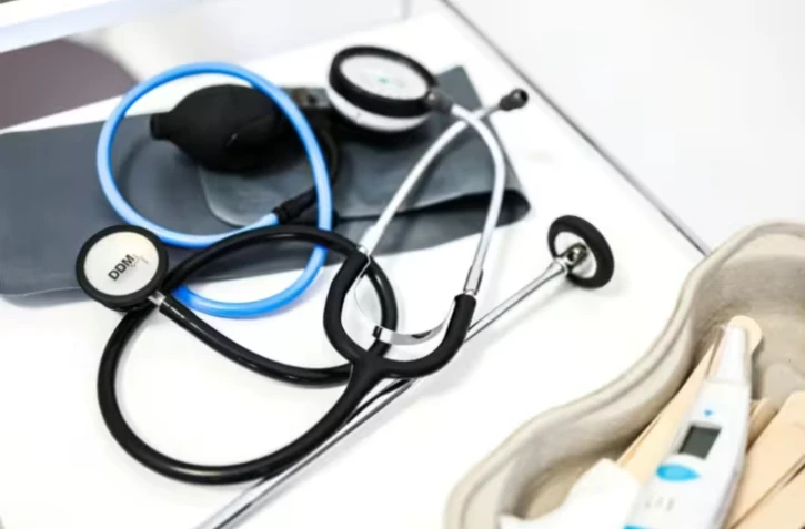 Le gouvernement a dévoilé lundi les grandes lignes de sa riposte face à une désinformation en santé devenue "massive" ( AFP / Charly TRIBALLEAU )