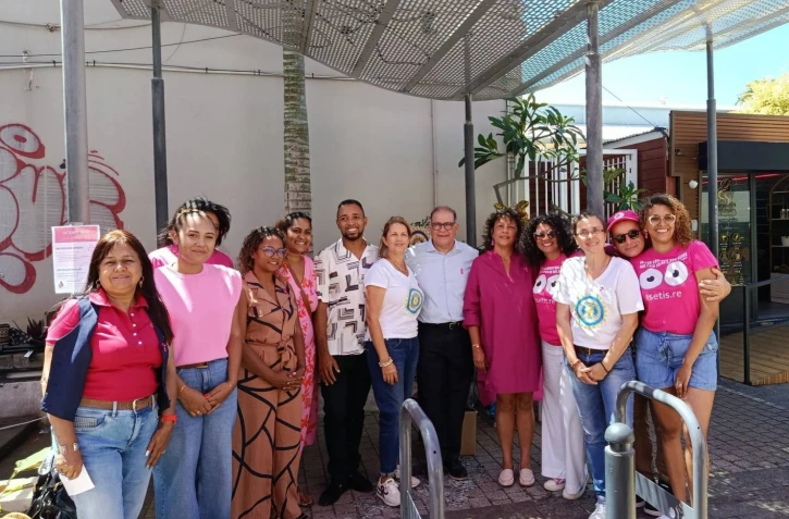 Saint-Pierre : une journée de sensibilisation au cancer du sein sur le parvis de la médiathèque