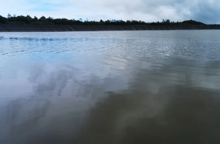 Le Tampon : la retenue collinaire des Herbes blanches bien remplie