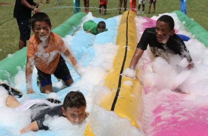 Tropica'Kids : une course avec de l'eau, de la boue et des obstacles pour les marmailles