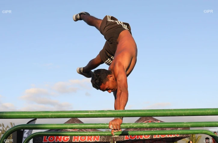 Championnat régional street workout au Port, bek la barre 