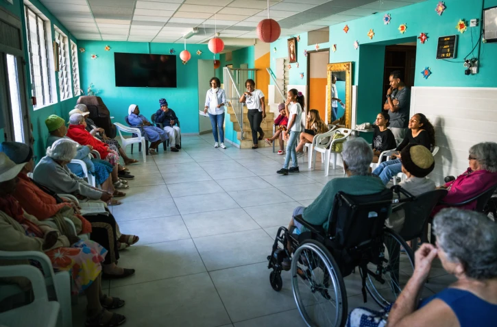 Saint-Paul : contes créoles et sourires dans les maisons de retraite 