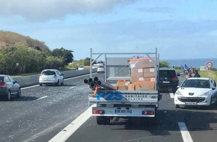 Accident route des Tamarins 