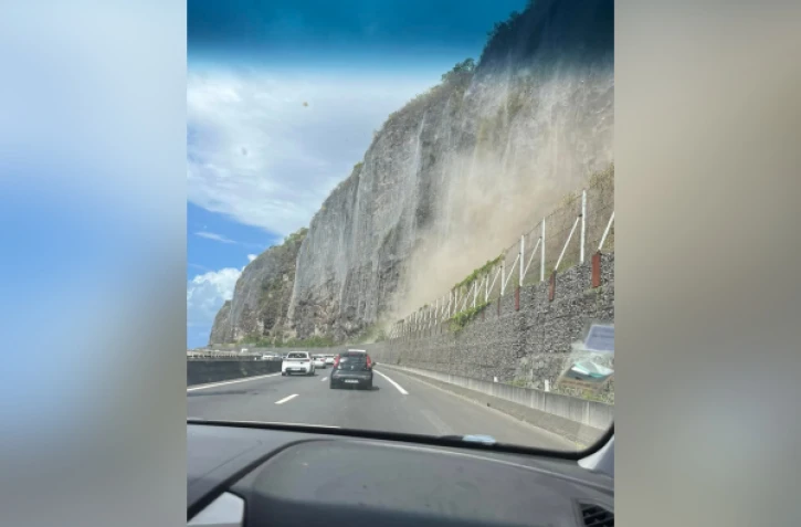 La Possession : un éboulis vient de se produire sur la route du littoral, sans conséquence sur la circulation
