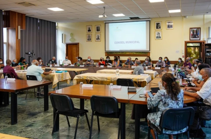 La Possession : mal-logement, poésie et aide envers l'Inde