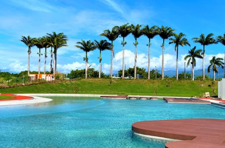 bassin de baignade du parc du colosse 