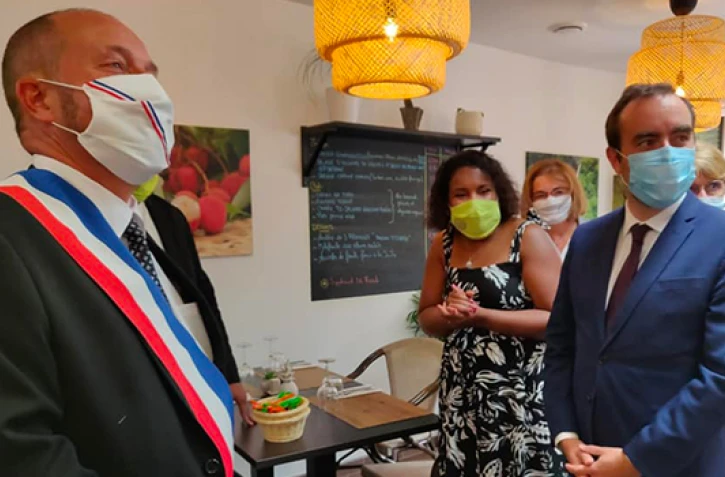 Sébastien Lecornu inaugure un restaurant réunionnais