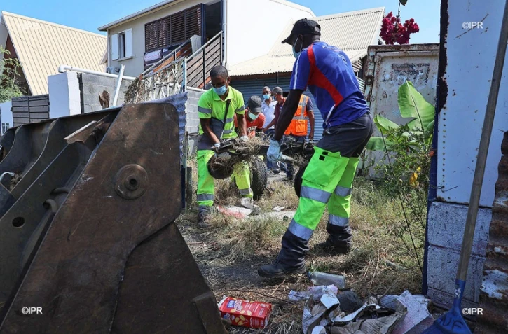 moustique nettoyage vid fond de kour ravine à marquet