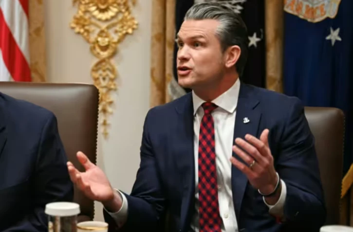 Le ministre américain de la Défense, Pete Hegseth, lors d'un Conseil des Ministres à la Maison Blanche le 2 décembre 2025 ( AFP / ANDREW CABALLERO-REYNOLDS )