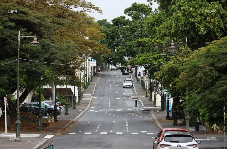 rue vide de saint-dénis 