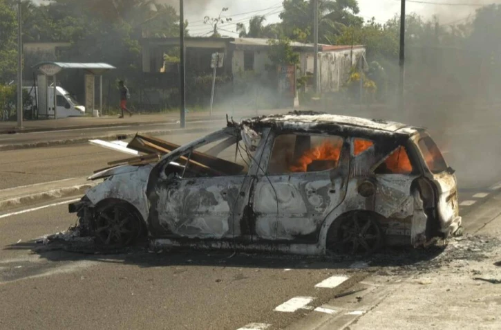 Plusieurs nuits de violences urbaines dans un contexte de mobilisation contre la vie chère, à Fort-de-France. | AFP
