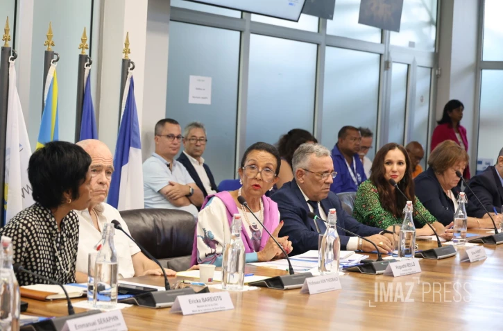 Hôpital : au CHU de La Réunion, un déficit qui inquiète (mardi) [?]
