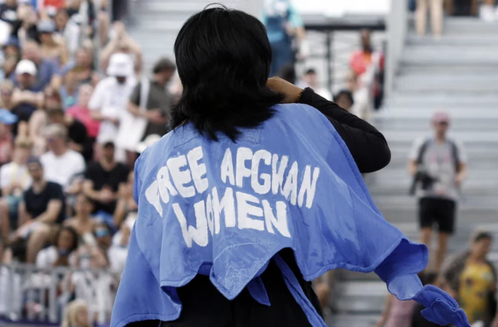 La Bgirl afghane Talash, vendredi 9 août, aux JO Paris 2024.  Odd ANDERSEN / AFP
