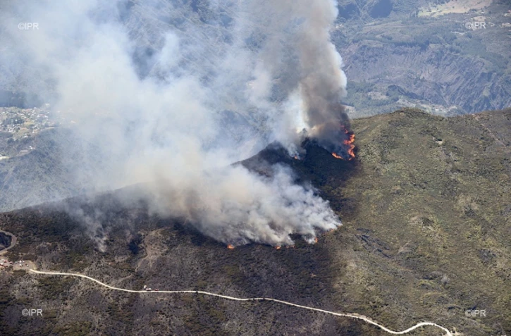 Incendie au Maïdo : la fumée visible de loin 
