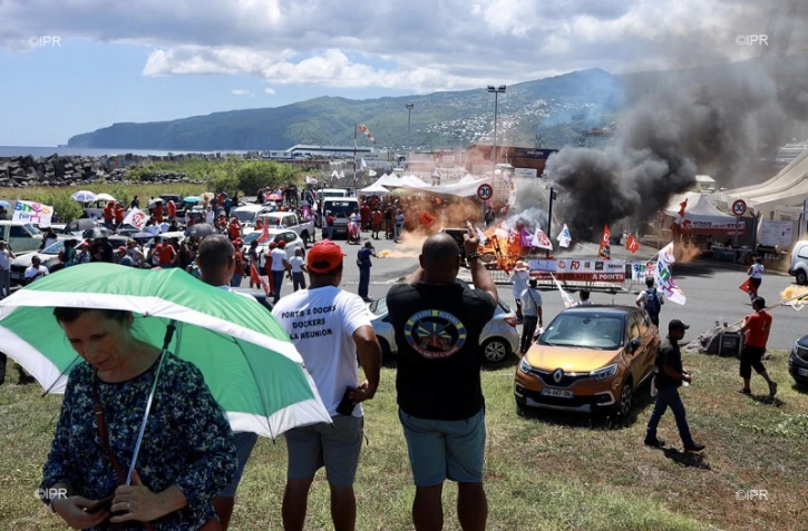Rassemblement contre la réforme des retraites devant la CGSS de Saint-Denis le 16 janvier 2020