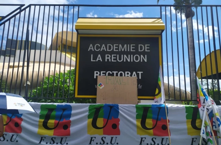 Manifestation des enseignants remplaçants devant le rectorat 