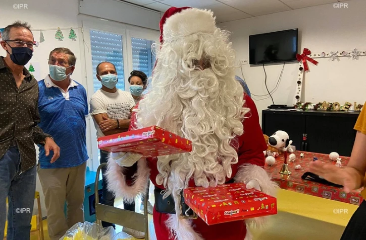 le père noël à l'hopital des enfants