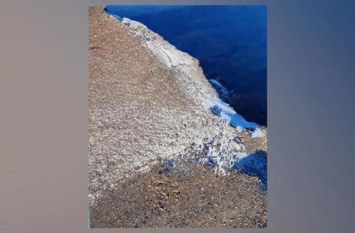 Couche de givre au sommet du Piton des Neiges 