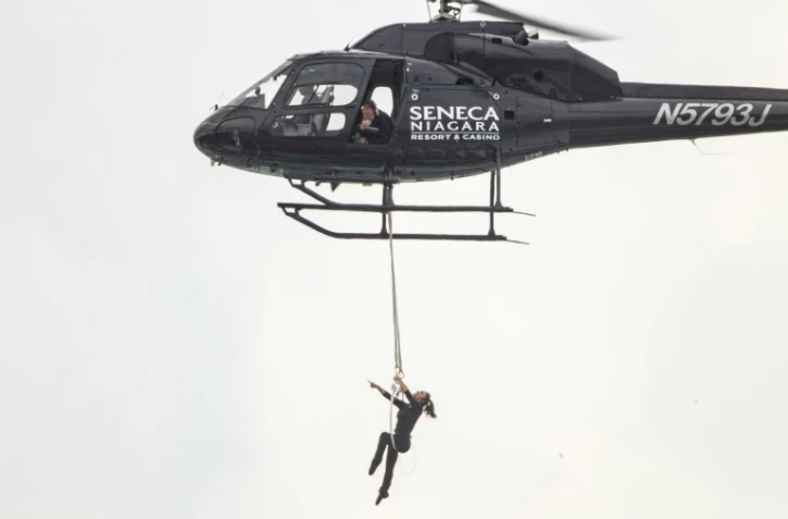 L'Américaine Erendira Wallenda, le 15 juin 2017 au-dessus des chutes du Niagara