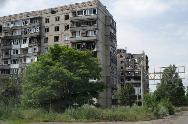 Des immeubles d'habitation endommagés dans la ville frontalière d'Avdiivka, près de Donetsk, dans l'est de l'Ukraine, le 28 juin 2023