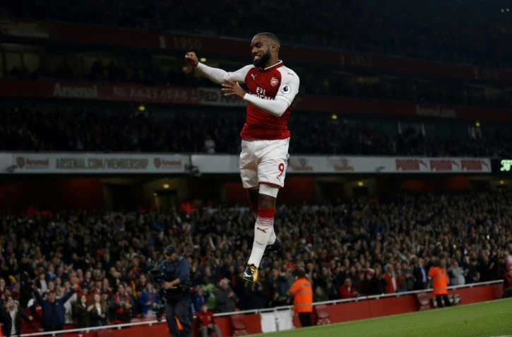 L'attaquant français Alexandre Lacaette fête un but contre West Bromwich Albion à l'Emirates Stadium, le 25 septembre 2017