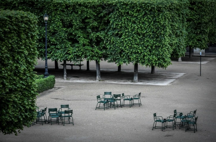 Le jardin du Palais Royal à Paris, le 27 avril 2020, fermé en raison de l'épidémie de coronavirus