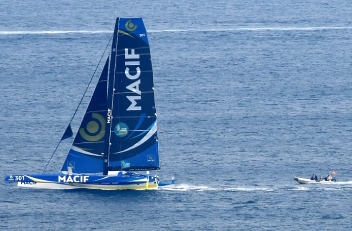 Le maxi-trimaran "Macif" skippé part François Gabart lors du départ de la Route du Rhum au Cap Fréhel, le 4 novembre 2018