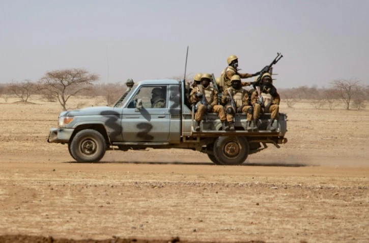 Dix-sept militaires et trente-six supplétifs de l'armée du Burkina Faso ont été tués dans une nouvelle attaque de jihadistes présumés dans la région du Nord