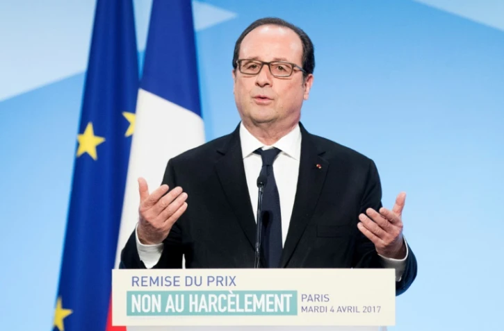 Le président François Hollande fait une déclaration lors de la remise du prix "Non au Harcèlement" à l'Elysée, le 4a vril 2017 à Paris