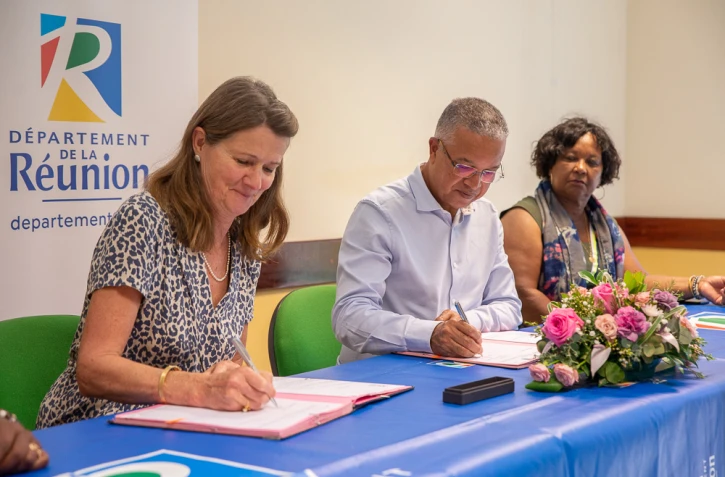 Signature de la convention contre le VIF au Département