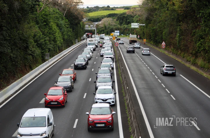 embouteillages Est vers saint-denis, le chef-lieu 