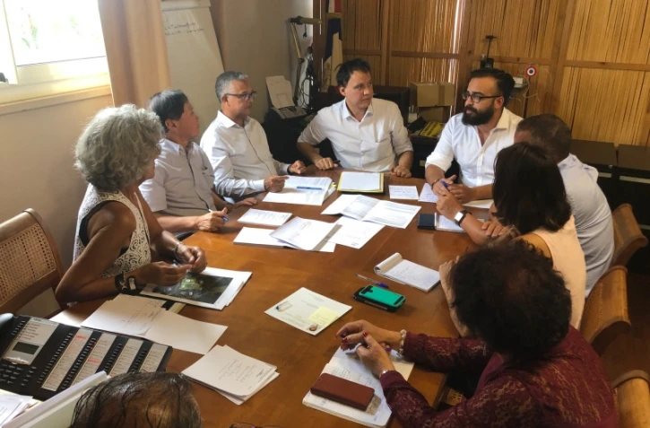 Réunion entre la commune du Tampon et le Département