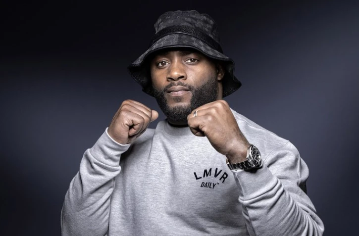  Gradur réunit sur son album une équipe de rappeurs phares, de Gims et son frère Dadju à Niska, Alonzo, Ninho et le "sauvage" Kalash Criminel 