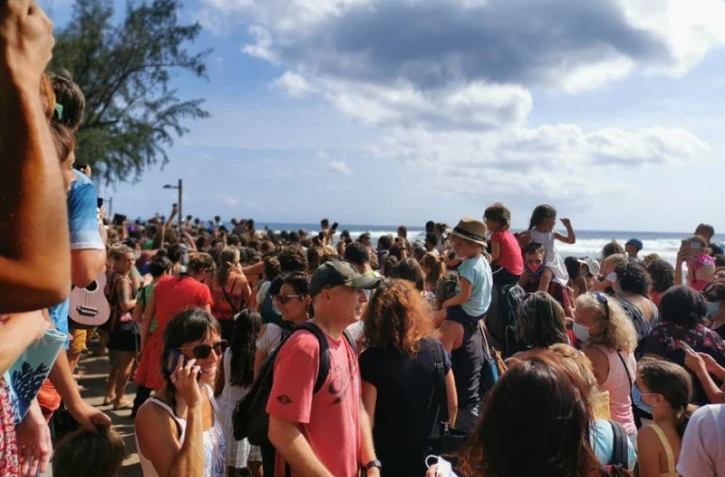 Saint-Leu : des centaines de personnes réunies pour un "flashmob"
