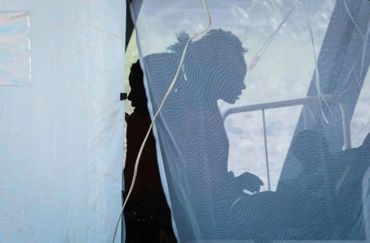 Des malades souffrant de diarrhées sont traités dans une tente le 27 mars 2019 à Beira, au Mozambique. Plus de mille cas de choléra ont été signalés