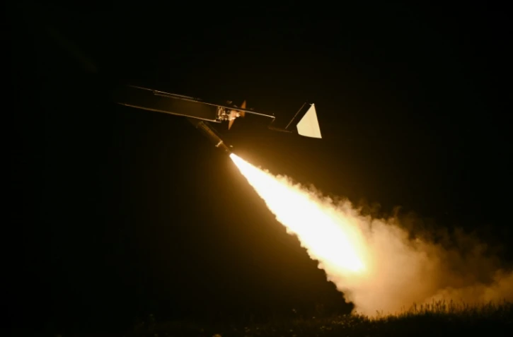 Lancement d'un drone longue portée depuis un lieu non dévoilé en Ukraine, le 16 mai 2026
