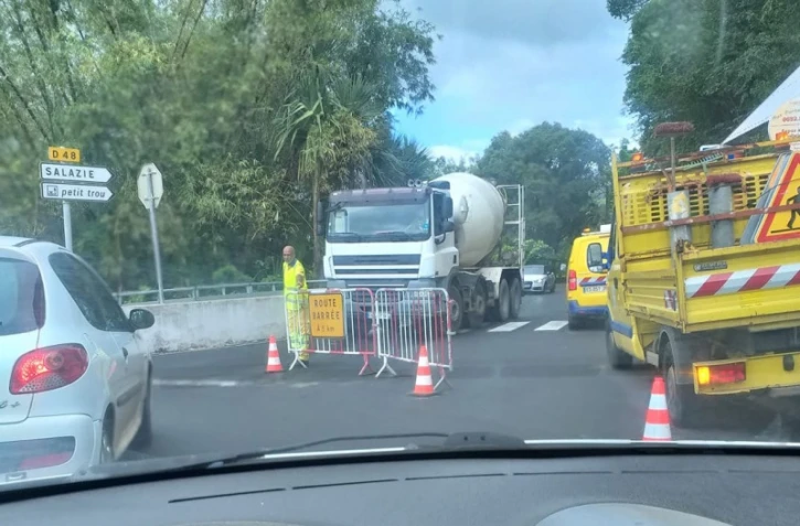 route de salazie éboulis route fermée