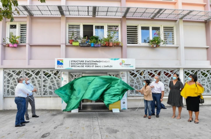 Saint-Denis: inauguration des nouveaux locaux de la Mission locale nord aux Camélias